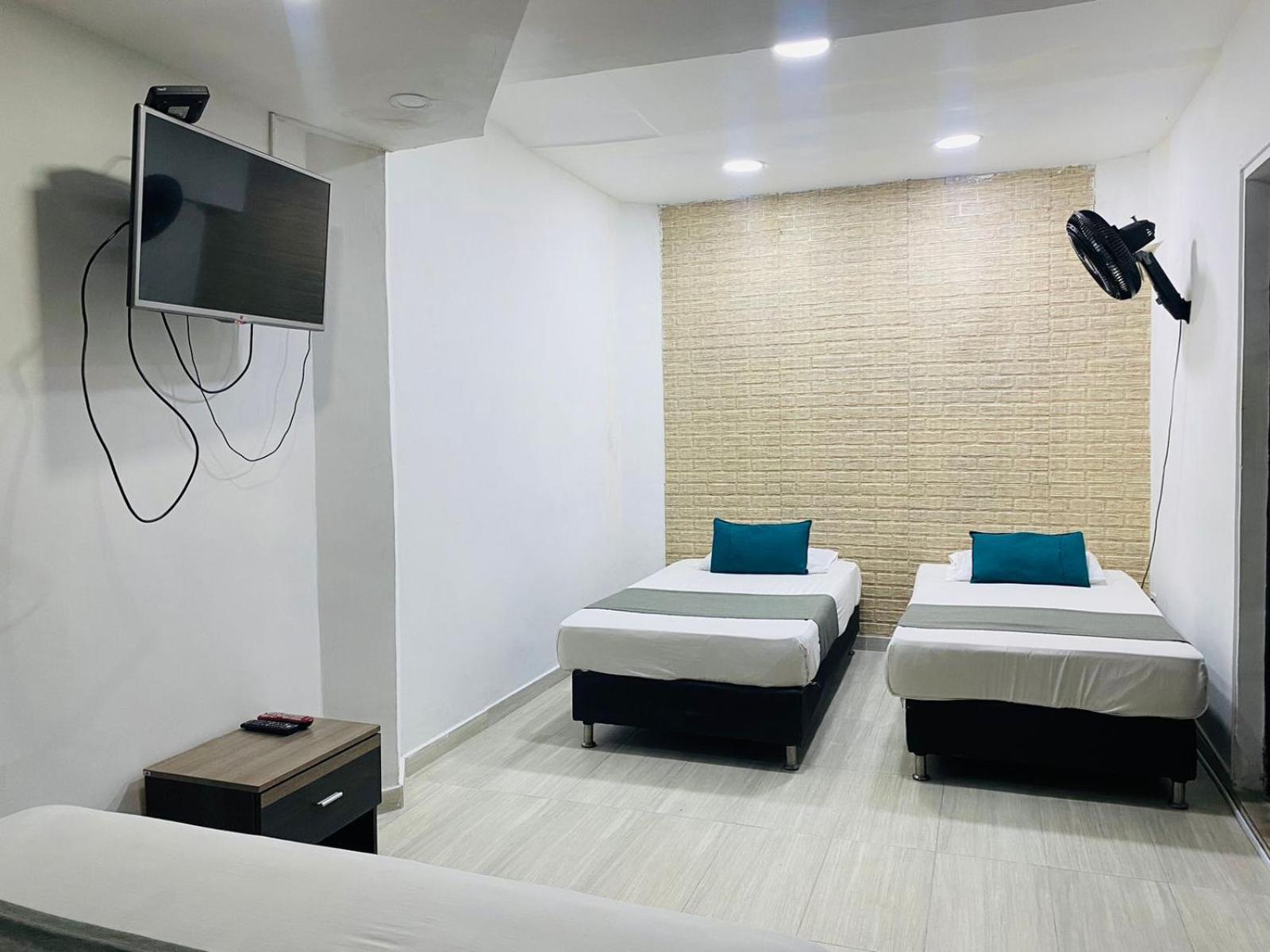 Hotel Tree House 메딜린 외부 사진